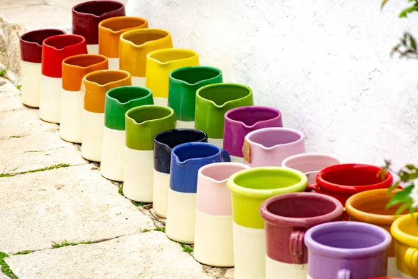 Renkli Seramik Kavanozlar Saksılar Satılık Vazolar — Stok fotoğraf