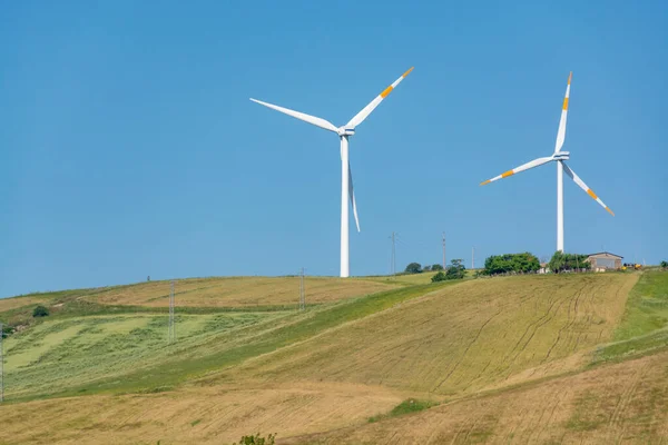 Parque Eólico Moderno Con Grandes Torres Aerogeneradores Fuente Energía Verde — Foto de Stock