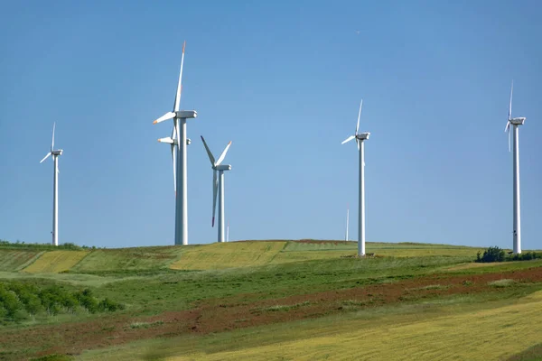 Parque Eólico Moderno Con Grandes Torres Aerogeneradores Fuente Energía Verde — Foto de Stock