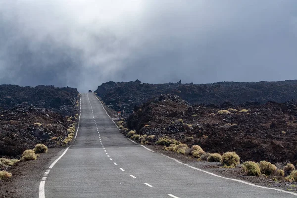Tájkép Közúti Vulkanikus Lávaföldekkel Spanyolország Legmagasabb Hegyén Mount Teide Tenetife — Stock Fotó