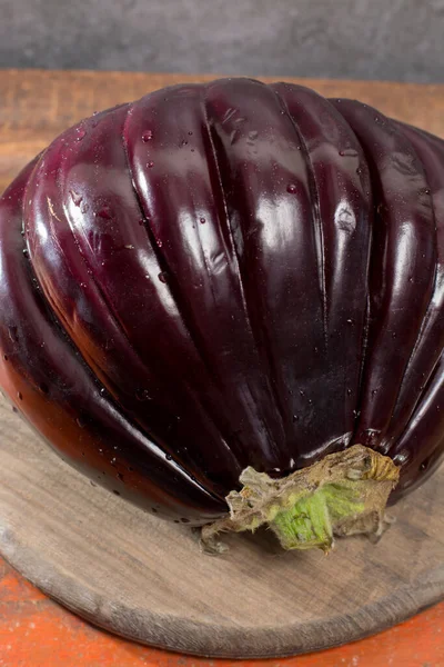 Israélien Énorme Baladi Grande Aubergine Violette Crue Entière Mûre Sur — Photo