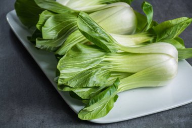 Taze çiğ yeşil bebek Bok choy veya Çin lahanası