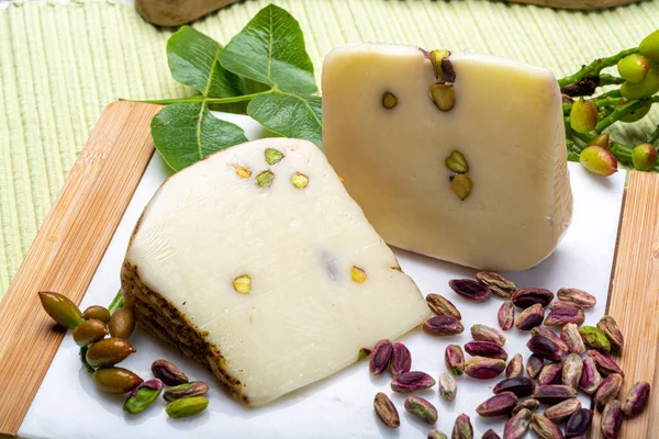 Peynir Koleksiyonu Talyan Provolonu Veya Sicilya Yapılan Leziz Yeşil Bronte — Stok fotoğraf