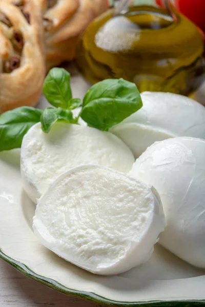 Koule Kousky Buvolí Mozzarelly Měkké Italské Scheese Mléka Italského Středomořského — Stock fotografie