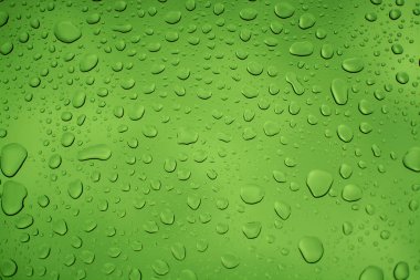 Soyut yeşil su veya yağmur damlaları şeffaf arkaplan, duvar kağıdı yakın plan