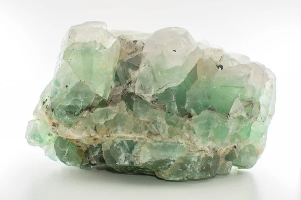 Zielony Kamień Szlachetny Naturalny Fluorek Mineralny Lub Zielony Beryl Izolowane — Zdjęcie stockowe