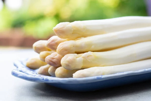 Frisches Roh Gewaschenes Und Geschältes Weißes Spargelgemüse Zum Kochen — Stockfoto