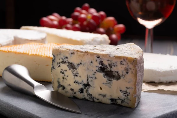 Placa Quesos Franceses Surtido Queso Azul Brie Munster Queso Cabra —  Fotos de Stock