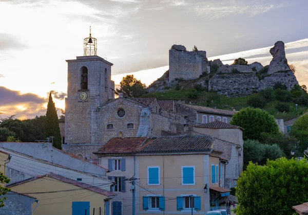 Vista Casas Medievales Tradicionales Ruinas Del Castillo Provenza Durante Amanecer — Foto de Stock