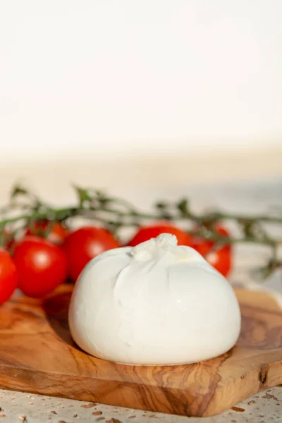 Burrata Branca Macia Fresca Queijo Amanteigado Feito Partir Uma Mistura — Fotografia de Stock