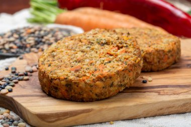 Lezzetli vejetaryen mercimekler, hamburgerler, sağlıklı yiyecekler