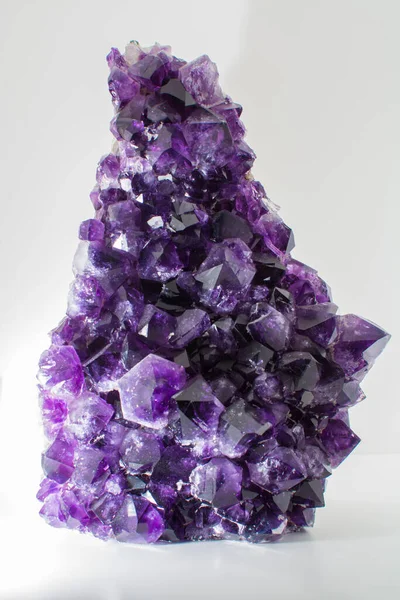 Beautiful Big Purple Bright Gemstone Amethyst Crystal Isolated Close — Stock Photo, Image