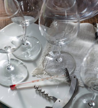 Yüksek kaliteli şarap kadehleri ve şarap aksesuarlarıyla profesyonel şarap tatma etkinliği kapanıyor.