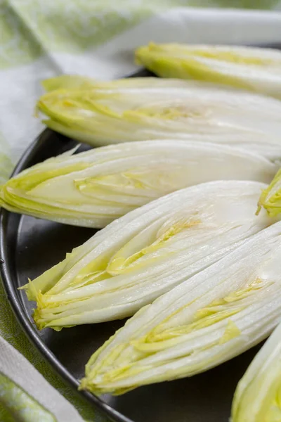 Insalata Cicoria Amara Belga Cruda Fresca Pronta Cuocere Vicino — Foto Stock