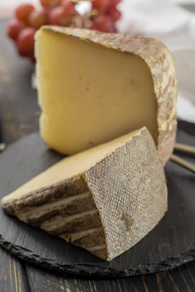 Degustación Queso Antiguo Francés Demi Soft Tomme Los Alpes Franceses —  Fotos de Stock