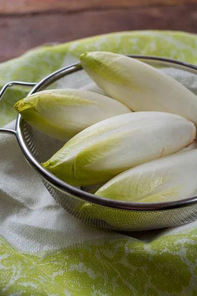 Salade Chicorée Amère Belge Crue Fraîche Prête Manger Gros Plan — Photo