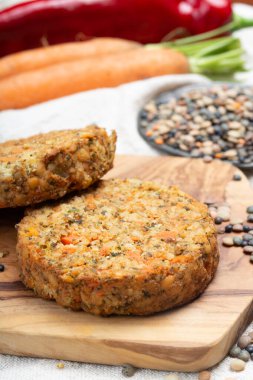 Lezzetli vejetaryen mercimekler, hamburgerler, sağlıklı yiyecekler