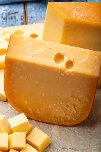 Fromages Pâte Dure Célèbres Gouda Hollandais Emmentaler Français Morceaux Blocs — Photo