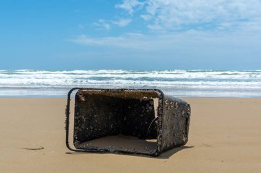 Dünya okyanusunun sularını plastik, atık ve çöplerle kirletme sorunu