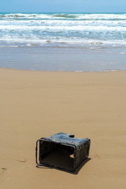 Dünya okyanusunun sularını plastik, atık ve çöplerle kirletme sorunu