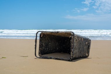 Dünya okyanusunun sularını plastik, atık ve çöplerle kirletme sorunu