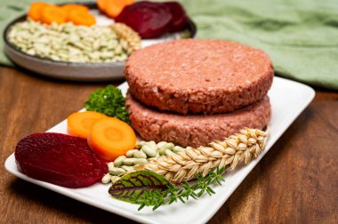 Fiber bitkinin kaynağı vejetaryen soya protein burgerleri, etsiz sağlıklı yiyecekler.