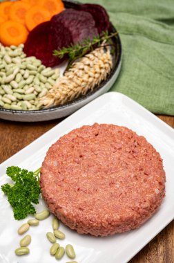 Fiber bitkinin kaynağı vejetaryen soya protein burgerleri, etsiz sağlıklı yiyecekler.