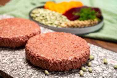 Fiber bitkinin kaynağı vejetaryen soya protein burgerleri, etsiz sağlıklı yiyecekler.