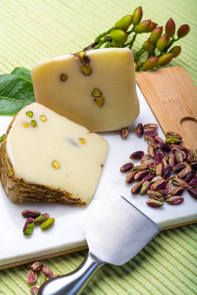 Peynir Koleksiyonu Talyan Provolonu Veya Sicilya Yapılan Leziz Yeşil Bronte — Stok fotoğraf