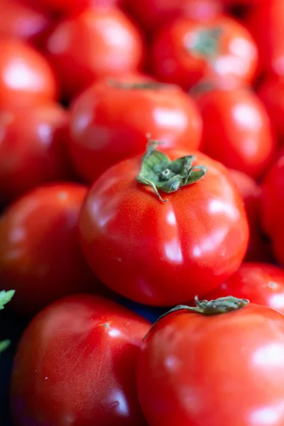 Κόκκινες Ώριμες Ντομάτες Στην Αγορά Farmets Από Κοντά Υγιεινό Χορτοφαγικό — Φωτογραφία Αρχείου