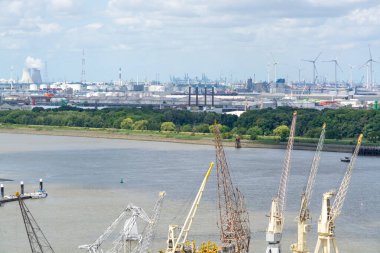 Eski Belçika şehrinin sanayi bölgesi Antwerpen 'in yukarıdan görünüşü, sanayi manzarası