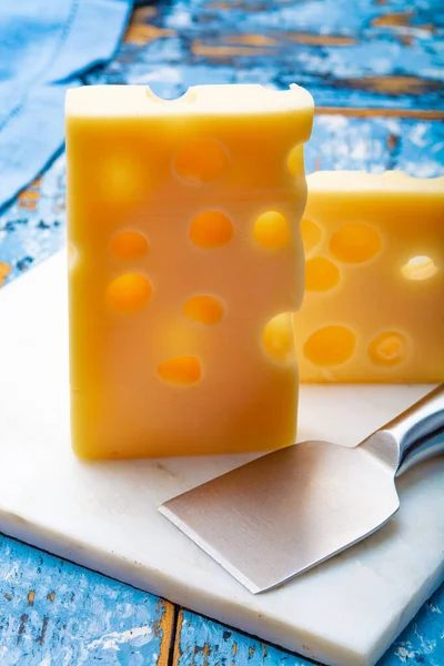 Due Blocchi Formaggio Semi Duro Emmental Francese Vicino — Foto Stock