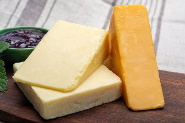 Çedar peyniri koleksiyonu, inek sütünden yapılan çedar peyniri çeşitleri.