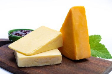 Çedar peyniri koleksiyonu, inek sütünden yapılan çedar peyniri çeşitleri.