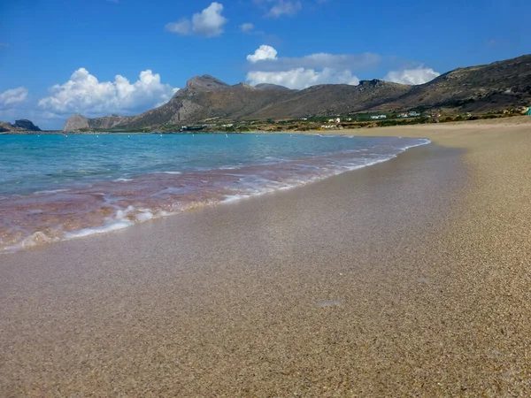 Yunanistan Girit Adasındaki Beyaz Pembe Kumları Egzotik Mavi Sularıyla Ünlü — Stok fotoğraf
