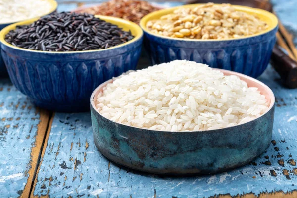 Verschiedene Reissorten Weißer Basmatireis Jasmin Arborio Braun Und Schwarz Reissammlung — Stockfoto