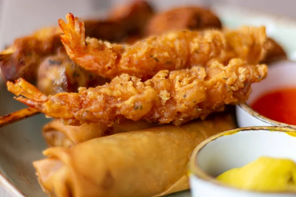 Snacks Holandeses Para Cerveza Vino Camarones Tempura Pollo Pincho Bolas —  Fotos de Stock