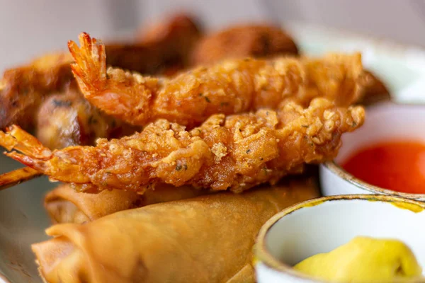 Snacks Holandeses Para Cerveza Vino Camarones Tempura Pollo Pincho Bolas —  Fotos de Stock