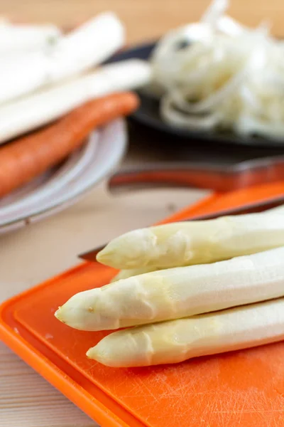 Nieuwe Oogst Van Witte Asperges Hoogwaardige Geschilde Gewassen Rauwe Asperges — Stockfoto