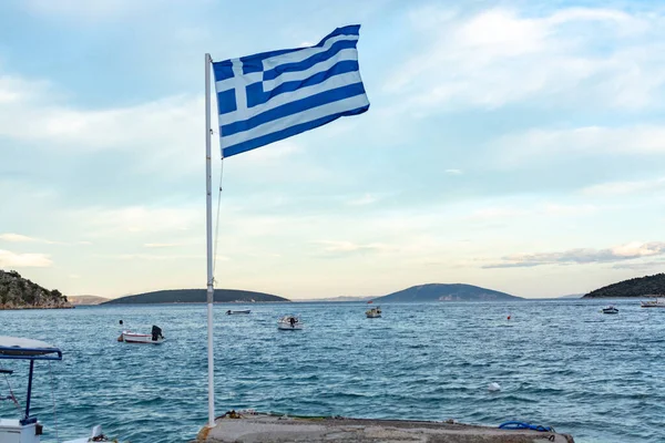 Símbolo Nacional Grécia Bandeira Grega Azul Branca Mastro Bandeira Água — Fotografia de Stock