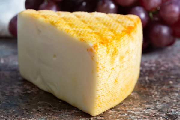 Piece Saint Paulin Creamy Mild Semi Soft French Cheese Made — Stock Photo, Image
