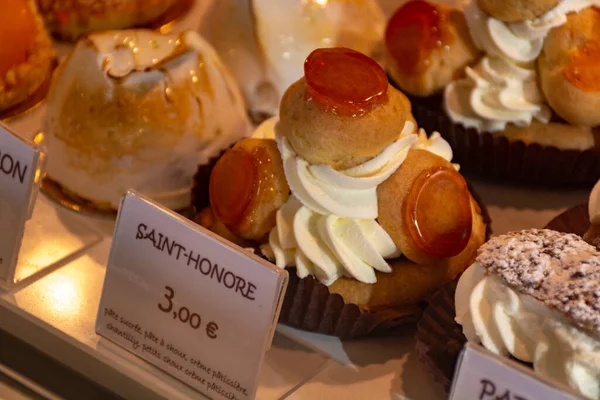 Pasteles Dulces Rellenos Recién Horneados Sint Honore Panadería Tradicional Francesa —  Fotos de Stock