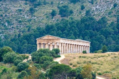Eski Yunan Doric tapınağı Segesta, Sicilya, İtalya 'nın manzarası