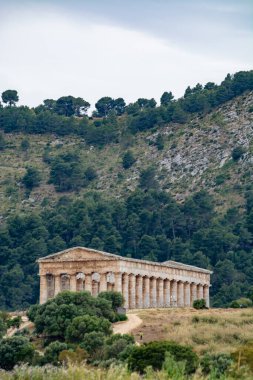 Eski Yunan Doric tapınağı Segesta, Sicilya, İtalya 'nın manzarası