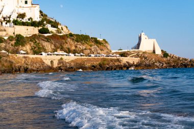 Güneşli bir günde eski turistik kasaba Sperlonga, Lazio, İtalya 'ya bakın