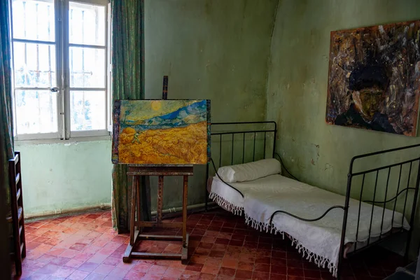  Fransa, 11.05.2019. St. Paul de Mausole Manastırı 'ndaki Vincent Van Gogh odasının yeniden inşası.