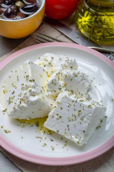 Queijo Feta Branco Mole Fresco Salgado Com Azeite Prato Temperado — Fotografia de Stock