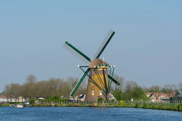 Vodní Cesty Severním Holandsku Pohled Tradiční Holandský Větrný Mlýn Holandský — Stock fotografie