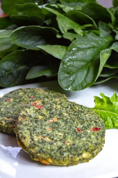 Gesunde Vegetarische Oder Vegane Kost Ungekochte Grüne Spinat Burger Zutat — Stockfoto