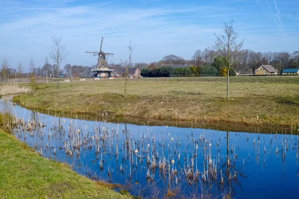 Oerle Yakınlarındaki Brabant Geleneksel Hollanda Yel Değirmeniyle Bahar Manzarası — Stok fotoğraf
